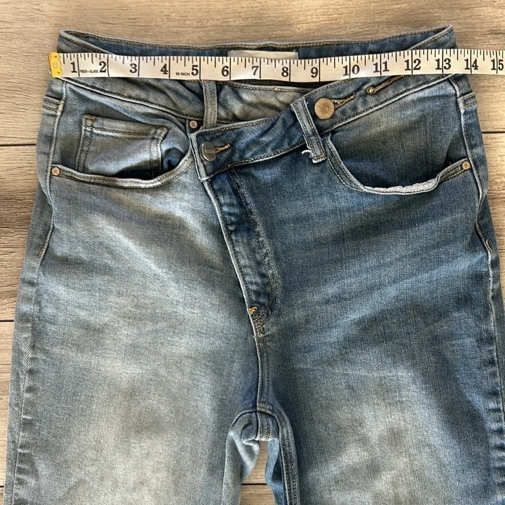 Risen Crossover Two Toned jeans size 27 ankle straight